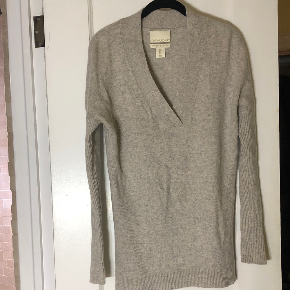 Cynthia Rowley Heather Gray V-Neck 100% 2 ply Cashmere Knit Sweater